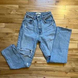 Abercrombie & Fitch • The 90’s Straight Ultra High Rise Curve Love